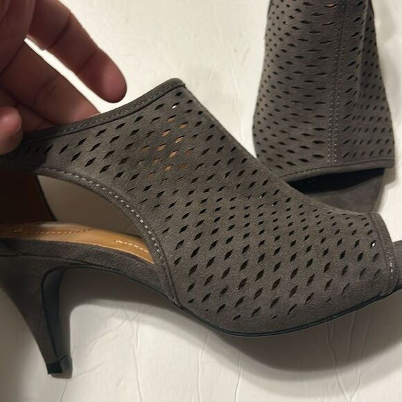 STYLE & CO Haddiee Gray Ankle Booties Shooties Microsuede Perforated Cut Out - Picture 11 of 11